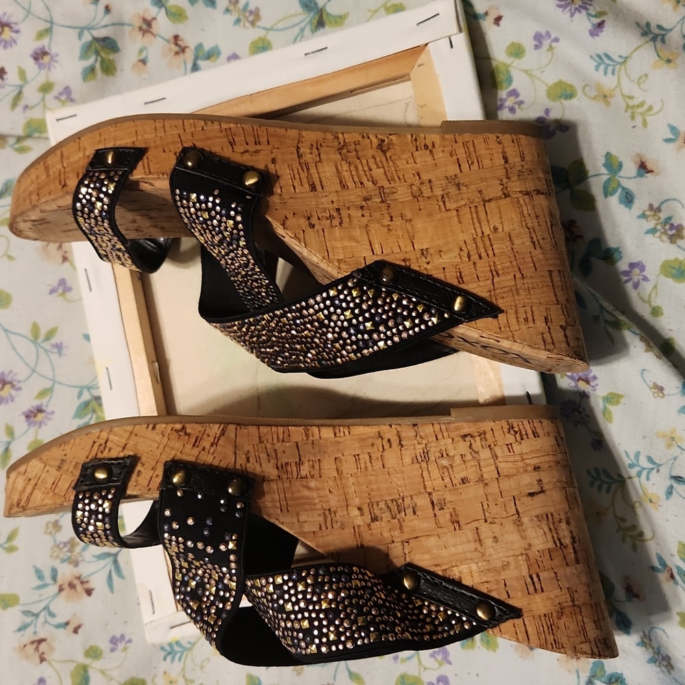 Platform Sandals - Picture 3 of 3